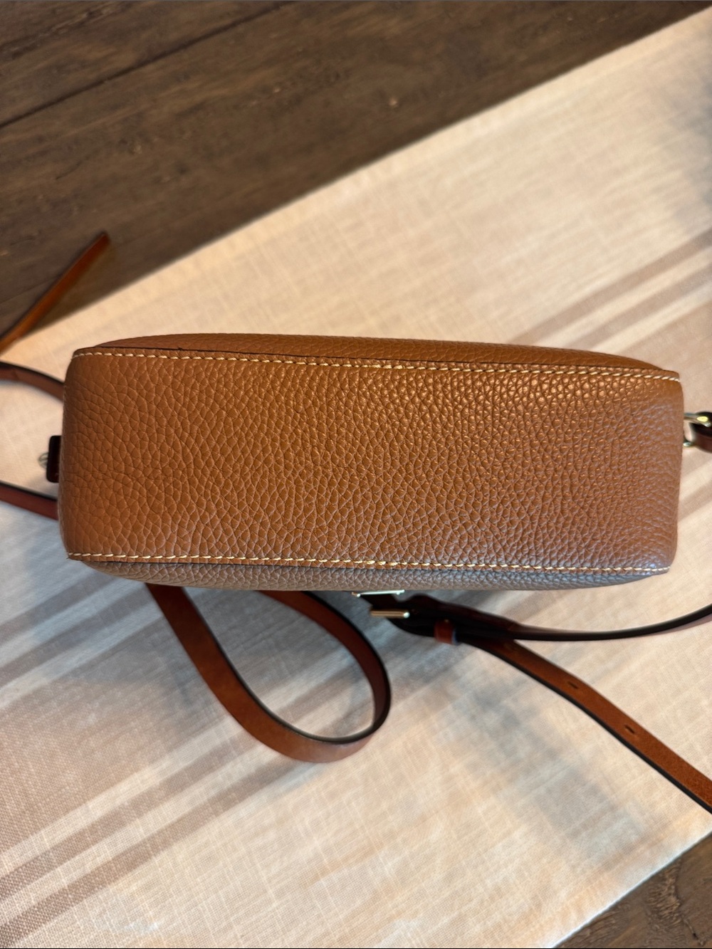 Dooney and Bourke Pebbled Leather Camera Bag Crossbody Tan - Picture 3 of 12